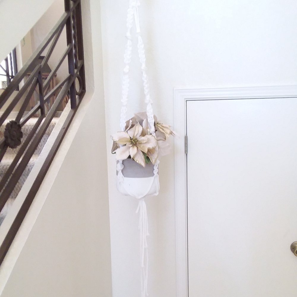 🔴🔴SOLD🔴🔴WINTER WHITE MACRAME